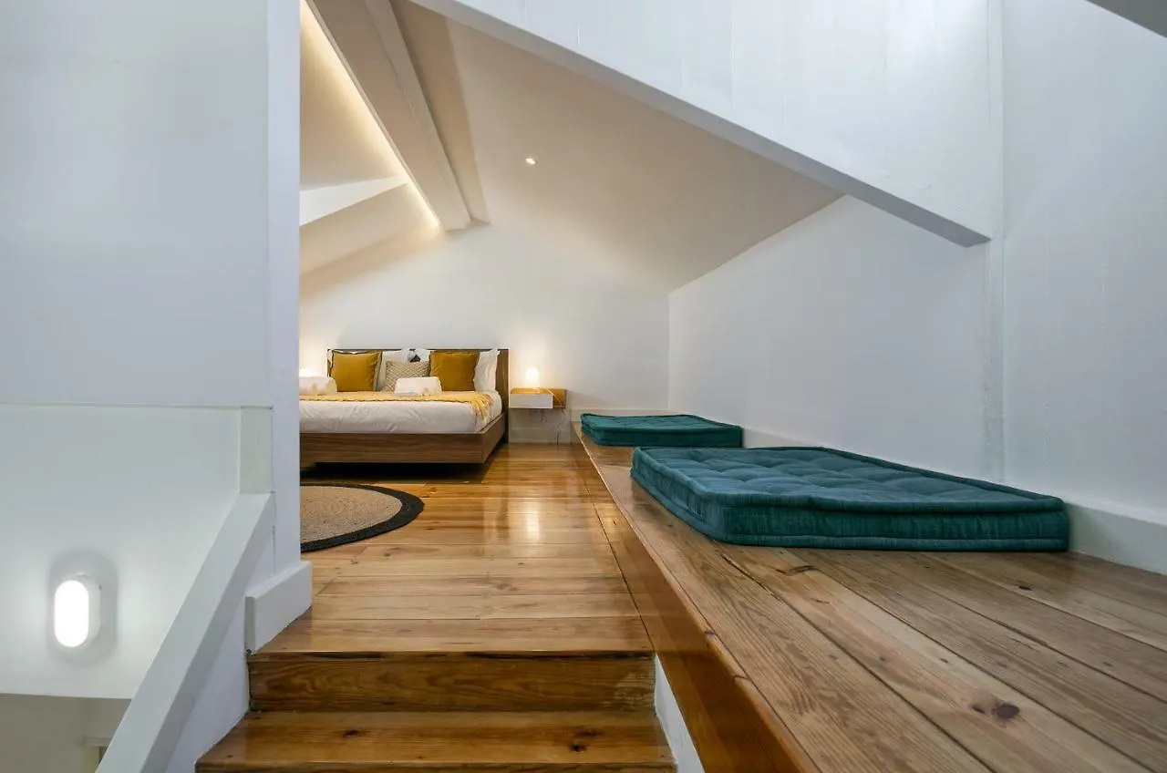 リスボンHip Tailor Made Duplex Penthouse In Bairro Altoアパートメント