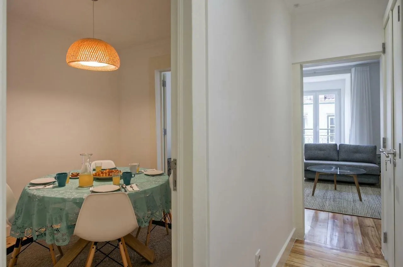 アパート リスボンHip Tailor Made Duplex Penthouse In Bairro Altoアパートメント ポルトガル