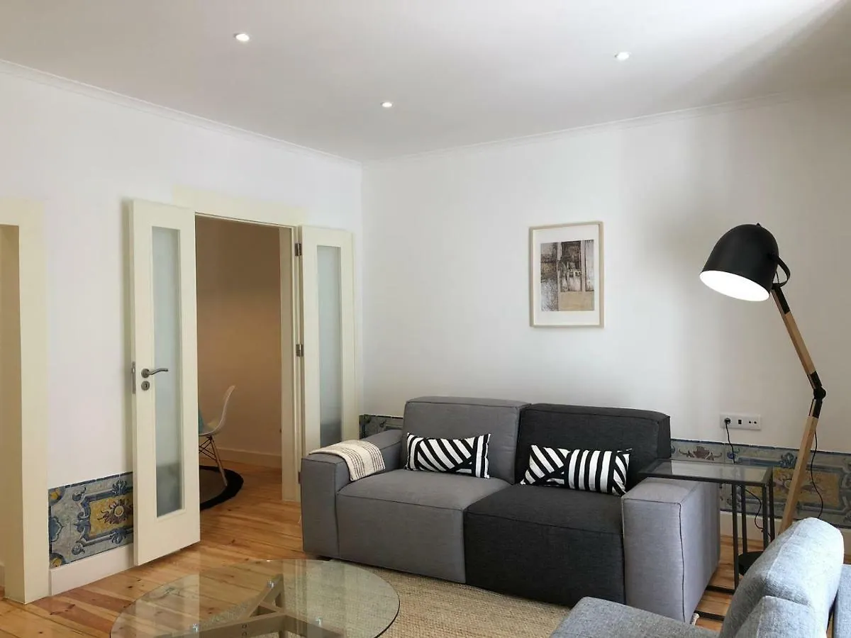 アパート リスボンHip Tailor Made Duplex Penthouse In Bairro Altoアパートメント