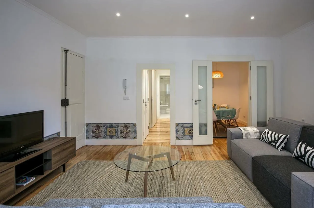 リスボンHip Tailor Made Duplex Penthouse In Bairro Altoアパートメント ポルトガル